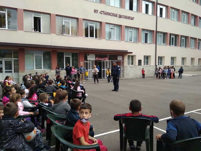 Спазвам правилата за движение - НУ Станислав Доспевски - Самоков