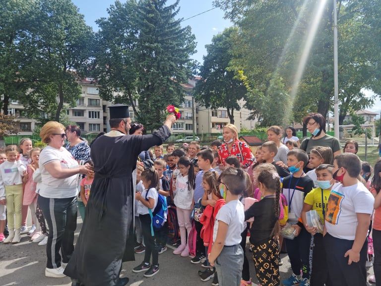 Водосвет за здрава и спорна учебна година - НУ Станислав Доспевски - Самоков