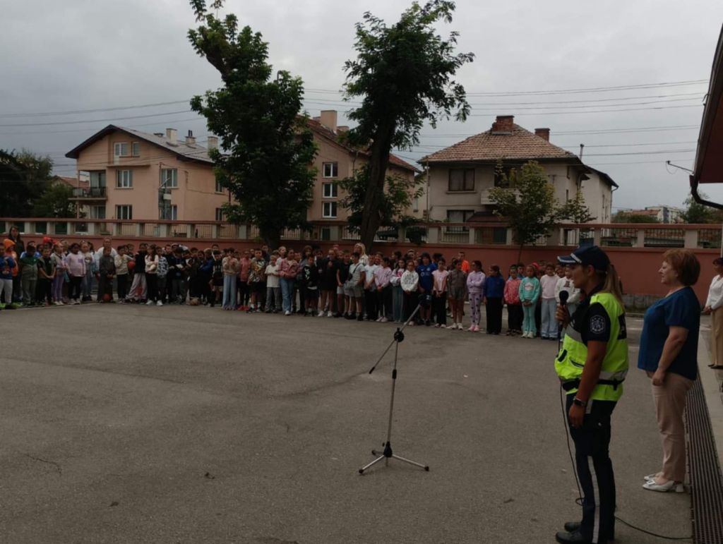 БЕСЕДА ПО БДП СЪС СЛУЖИТЕЛ НА СЕКТОР ПЪТНА ПОЛИЦИЯ НА РУ САМОКОВ - НУ Станислав Доспевски - Самоков