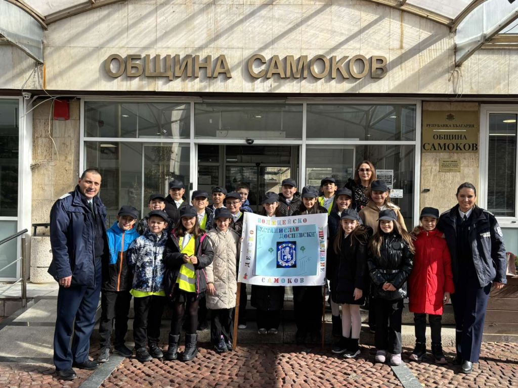 Малките доброволци от НУ „Станислав Доспевски“ на среща с кмета на Самоков - НУ Станислав Доспевски - Самоков