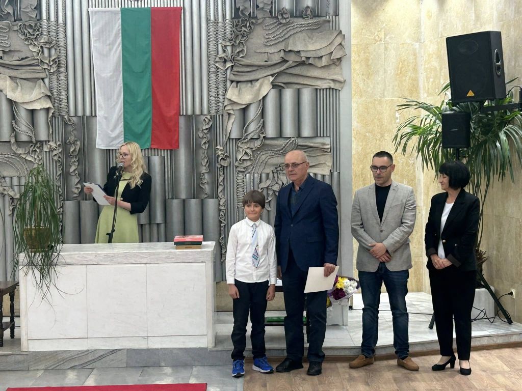 Четвъртокласникът Бойко Атанасов от НУ "Станислав Доспевски" сред отличените даровити деца на Самоков - НУ Станислав Доспевски - Самоков