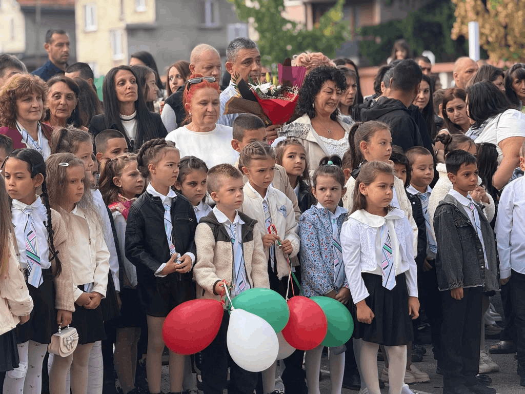 С вълнение и доброта НУ "Станислав Доспевски" откри новата учебна година - НУ Станислав Доспевски - Самоков