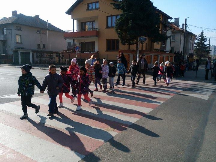 Отбелязваме Световния ден за възпоменание на жертвите от пътнотранспортни произшествия - НУ Станислав Доспевски - Самоков